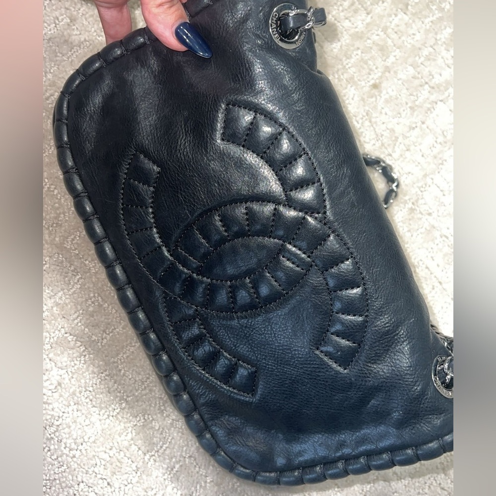 Chanel flap bag. Rare find!! - Picture 8 of 9
